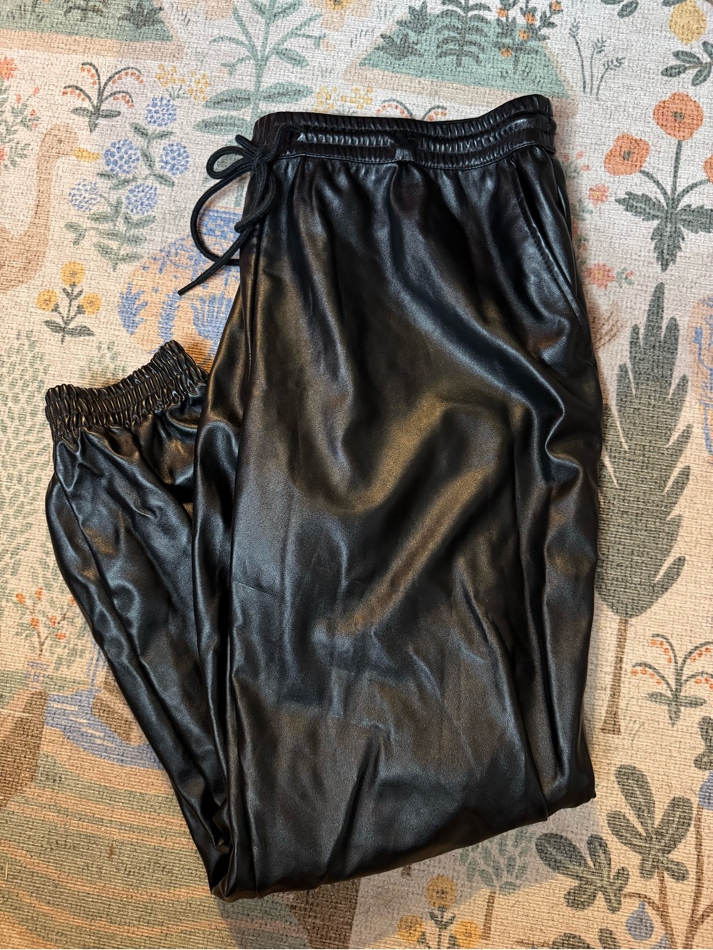 Women’s Faux Leather Jogger Pants - Black